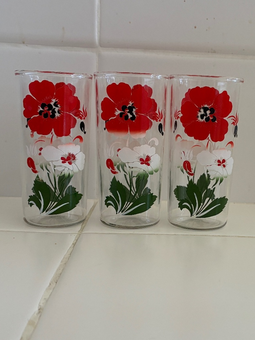 Mid Century Juice Glasses With Bright Poppies